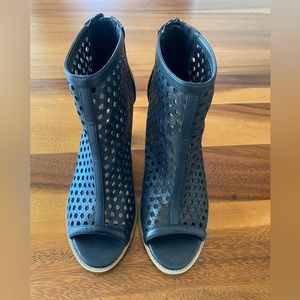 Gorgeous woven heeled sandal